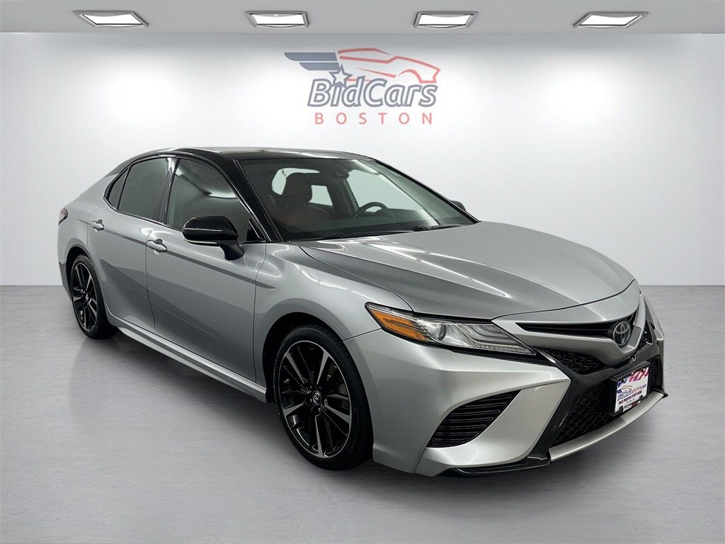 2019 Toyota Camry XSE photo 3