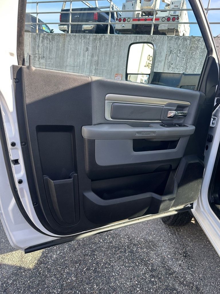 2013 RAM Ram 3500 Chassis Cab Tradesman - Photo 8