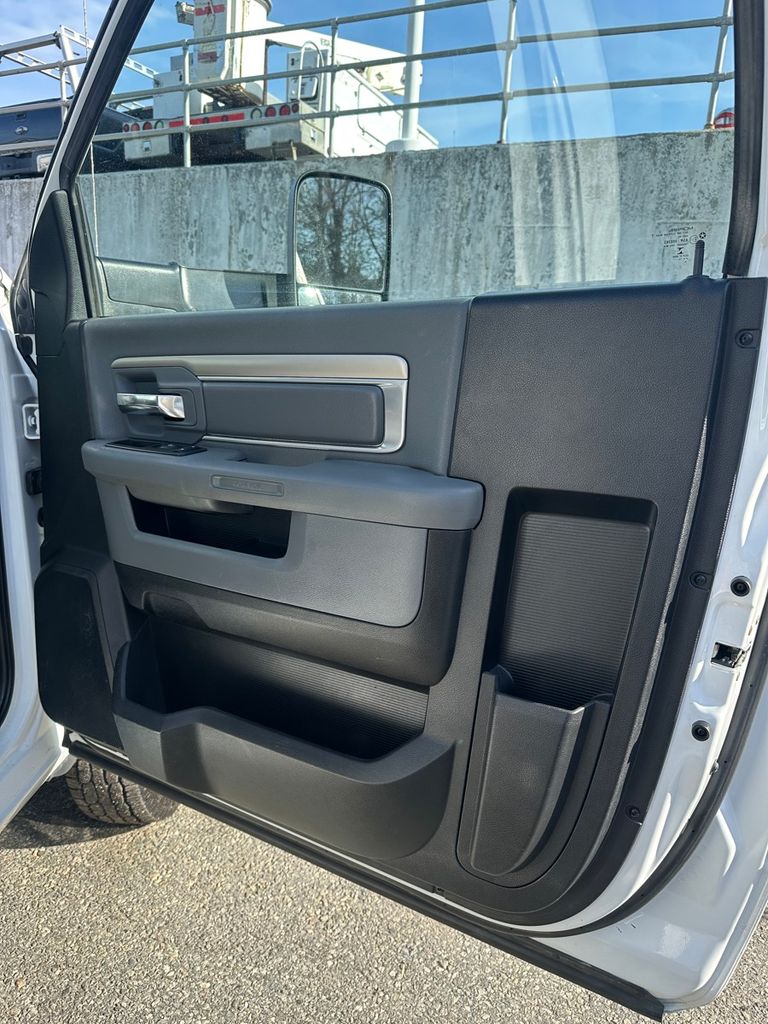 2013 RAM Ram 3500 Chassis Cab Tradesman - Photo 18
