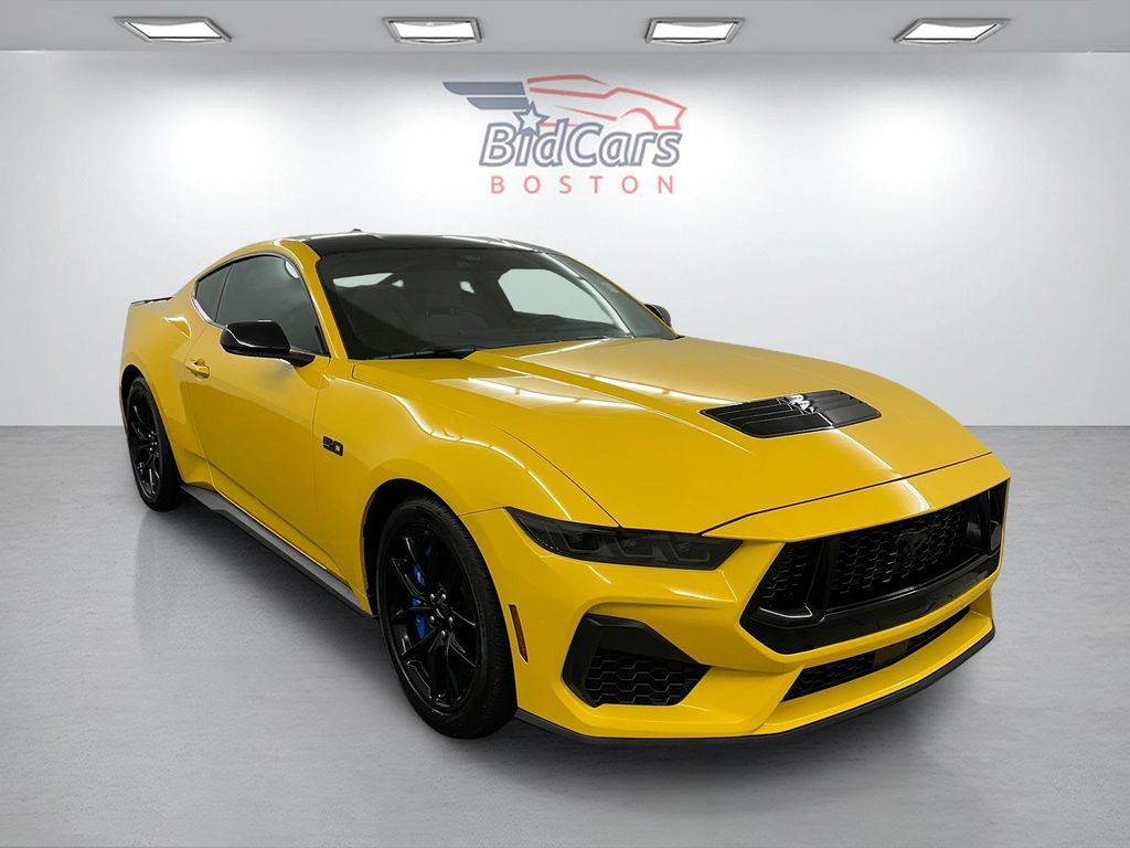 2024 Ford Mustang GT - Photo 3