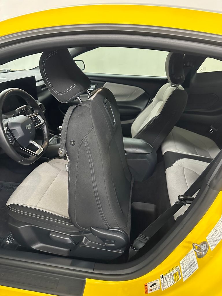 2024 Ford Mustang GT - Photo 23