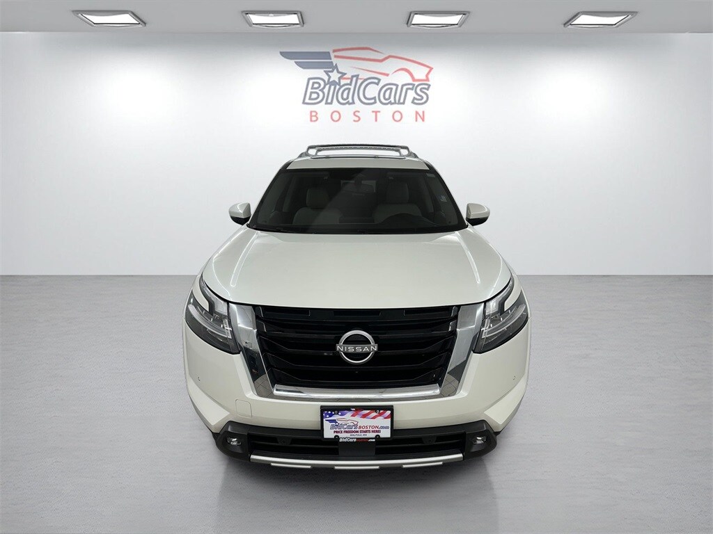 2022 Nissan Pathfinder SL photo 2