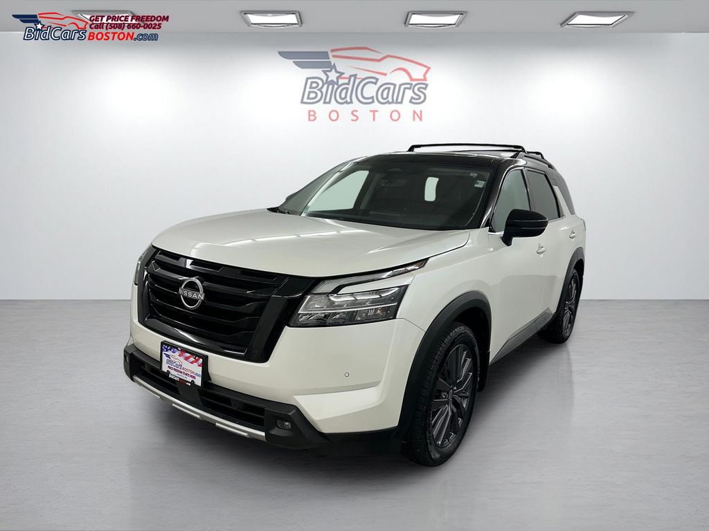 2023 Nissan Pathfinder SL 4WD's photo