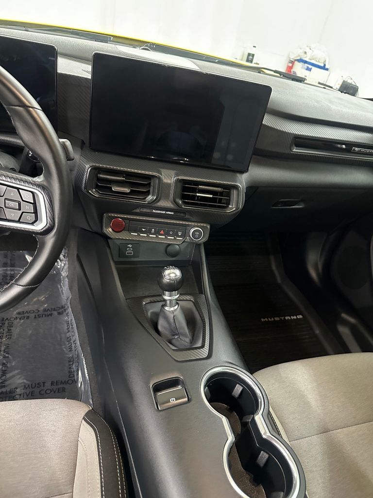 2024 Ford Mustang GT - Photo 16