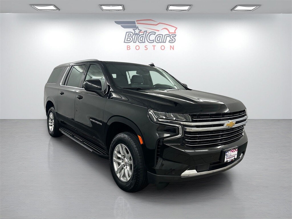 2024 Chevrolet Suburban LT photo 3