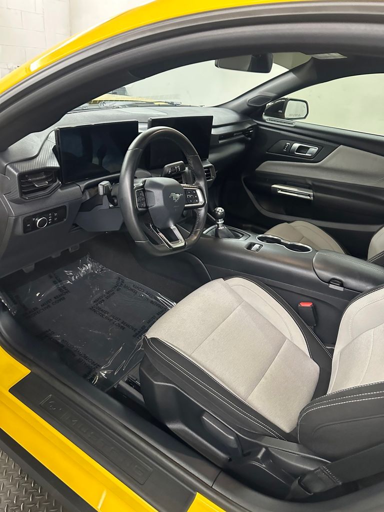 2024 Ford Mustang GT - Photo 10