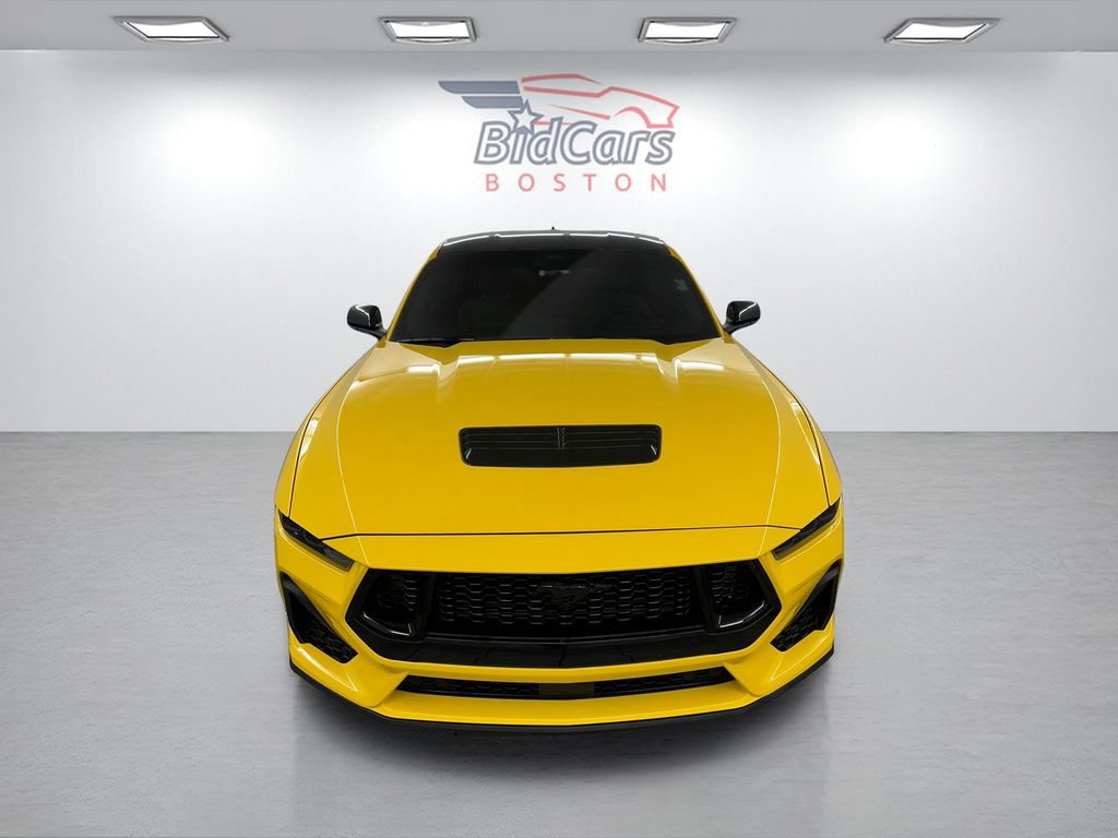 2024 Ford Mustang GT - Photo 2