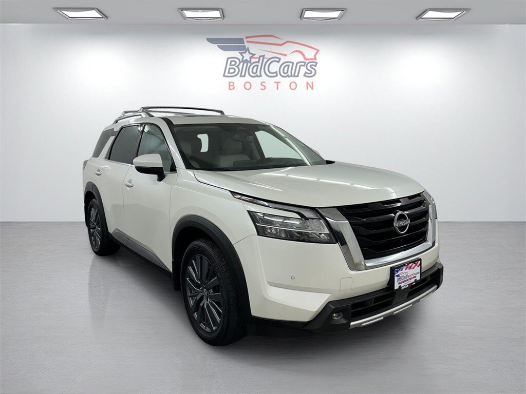 2022 Nissan Pathfinder SL photo 3