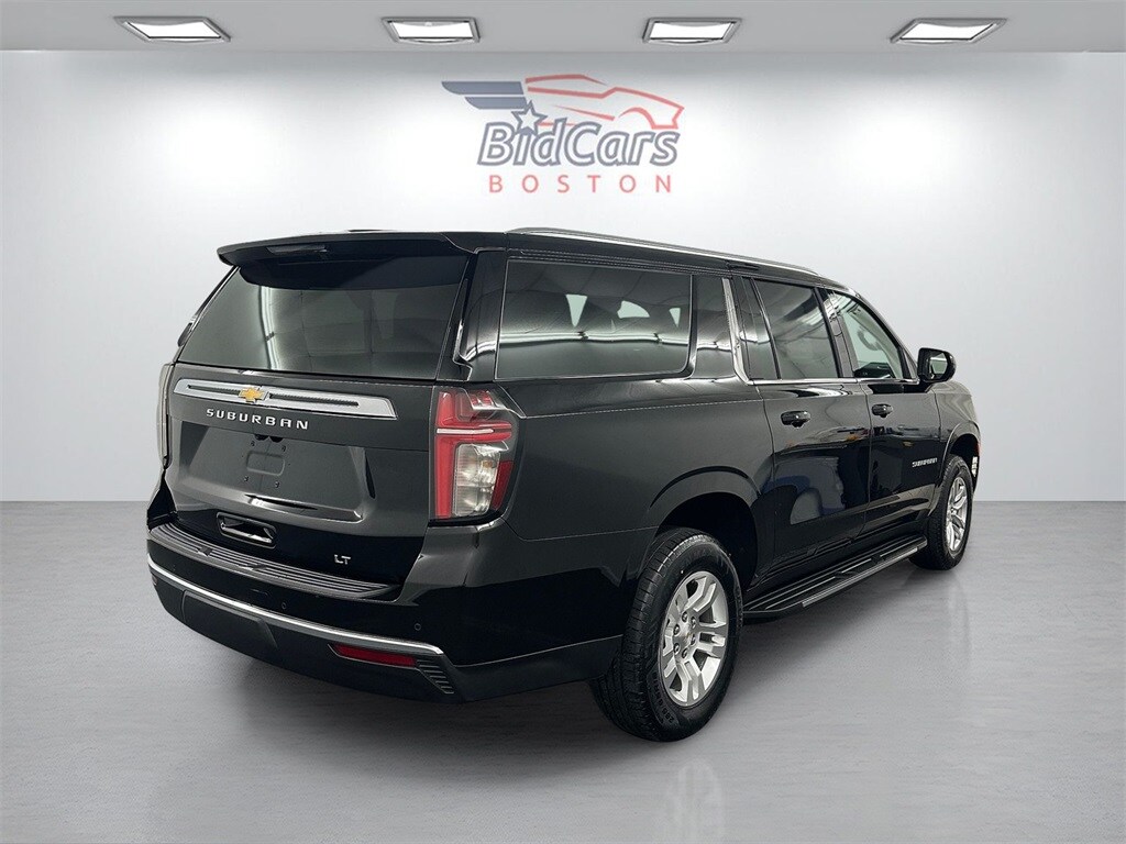 2024 Chevrolet Suburban LT photo 4