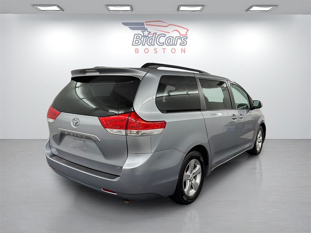 2011 Toyota Sienna Base photo 4