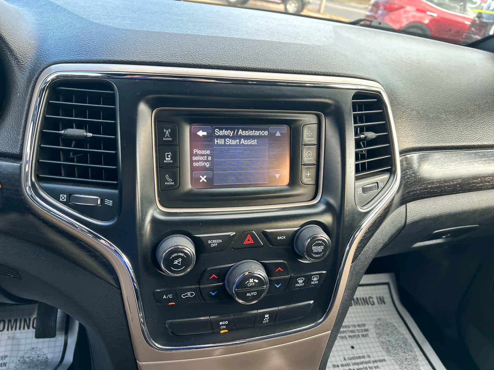 2014 Jeep Grand Cherokee Laredo - Photo 26