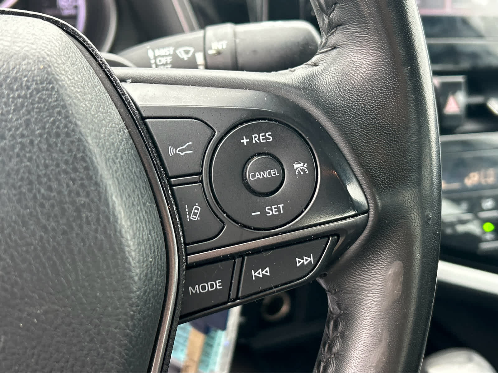 2023 Toyota Camry SE - Photo 17