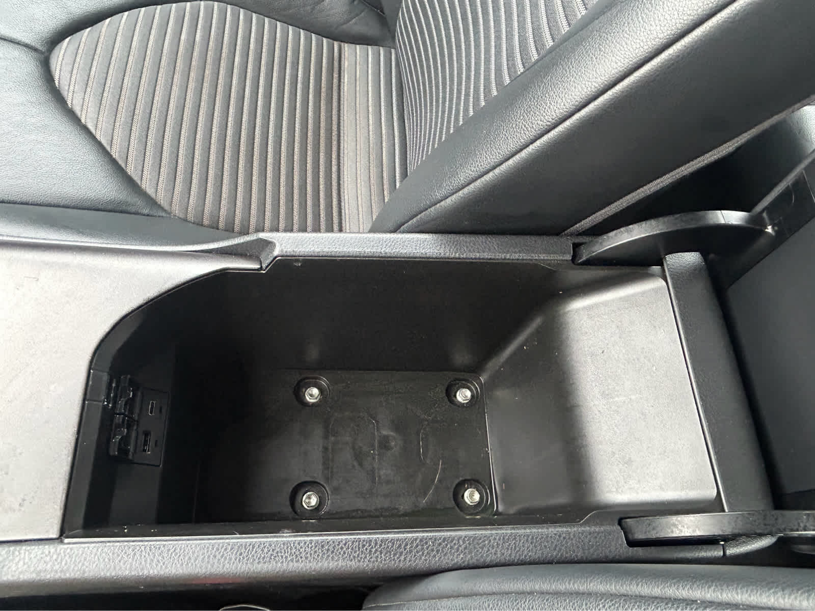 2023 Toyota Camry SE - Photo 34