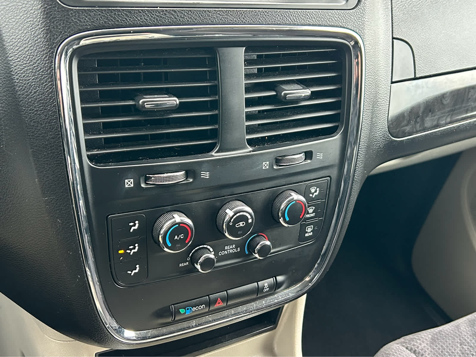 2014 Dodge Grand Caravan SXT - Photo 29