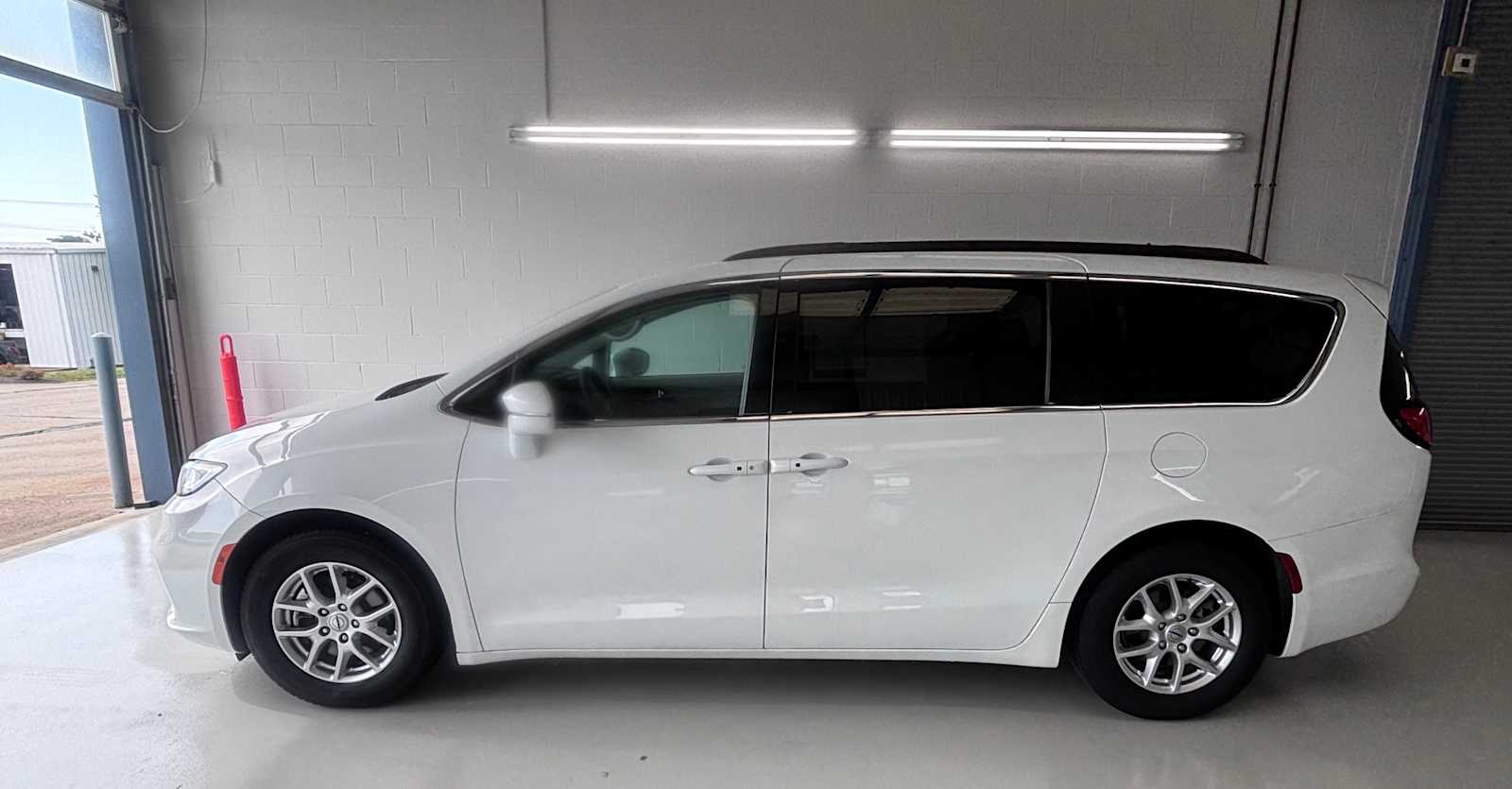 2022 Chrysler Pacifica Touring L's photo