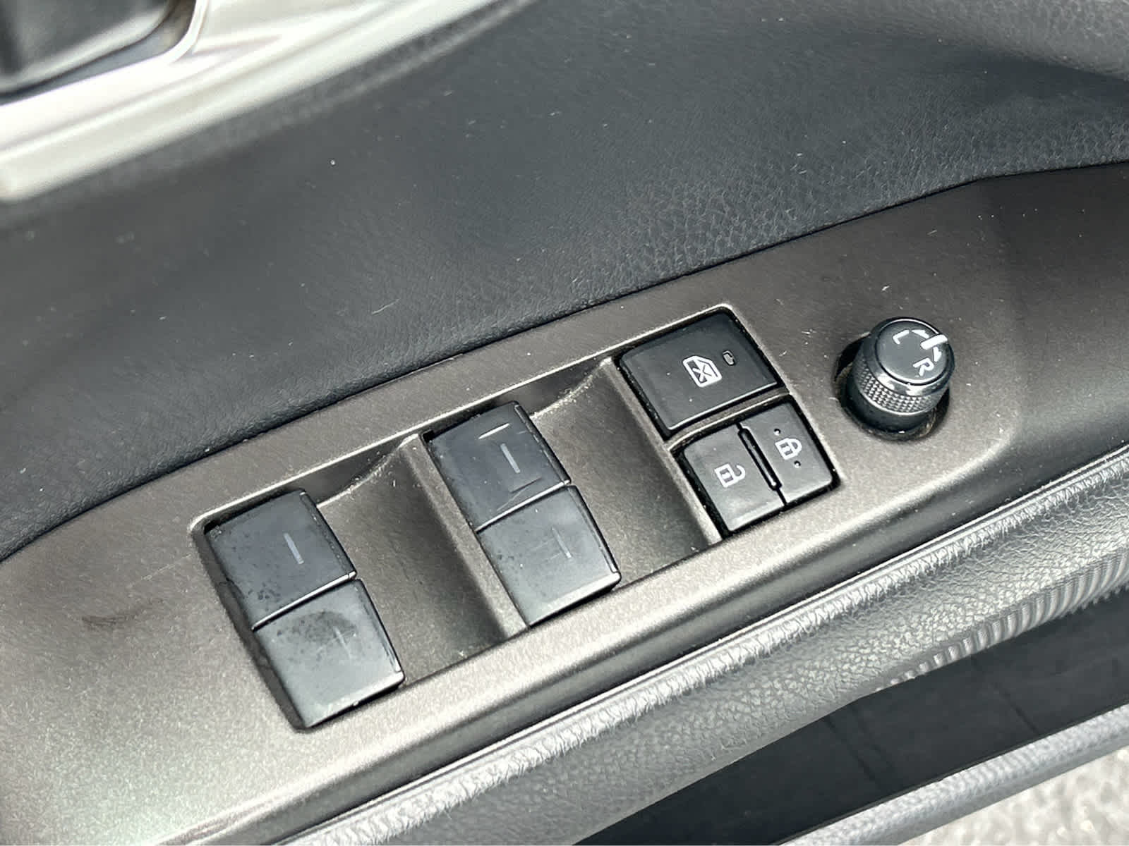 2023 Toyota Camry SE - Photo 14