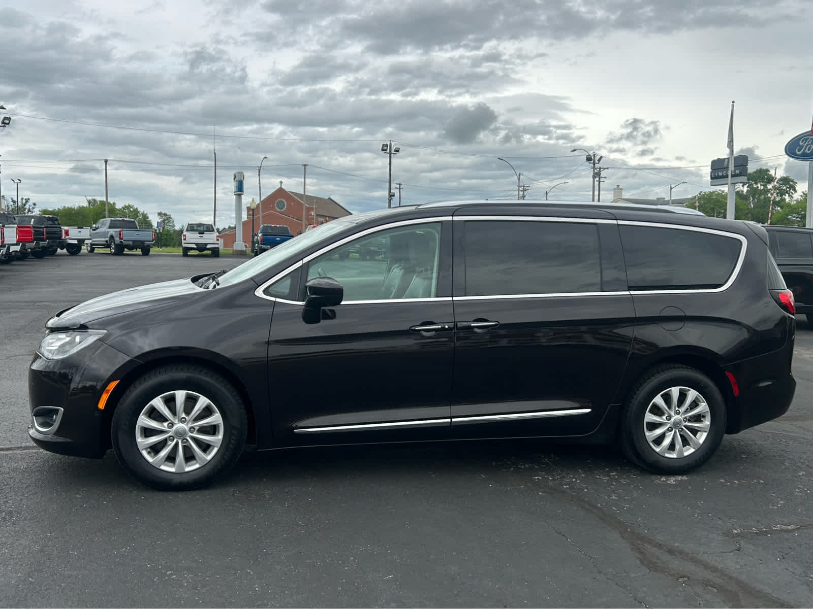 2018 Chrysler Pacifica Touring L's photo