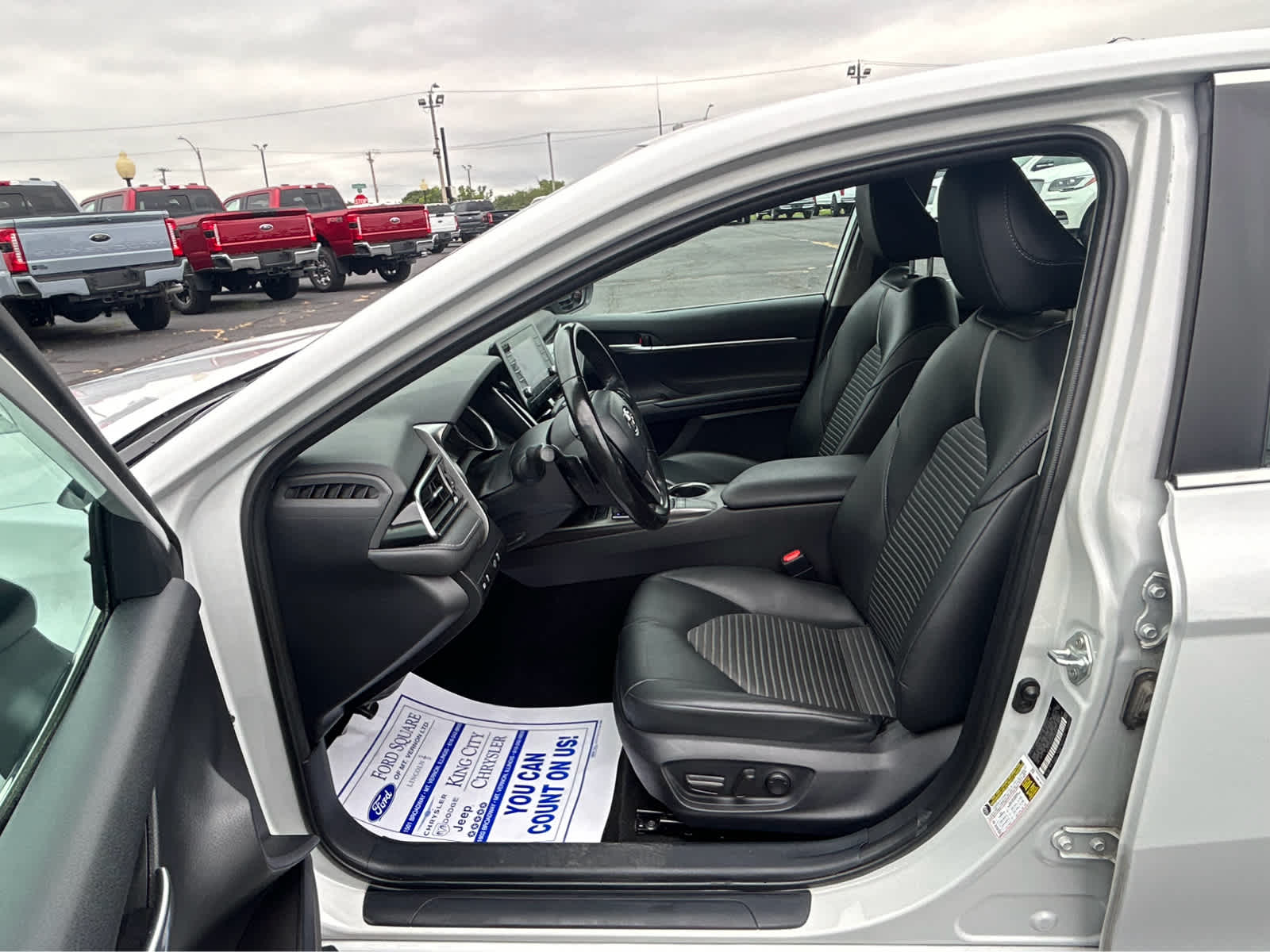 2023 Toyota Camry SE - Photo 11