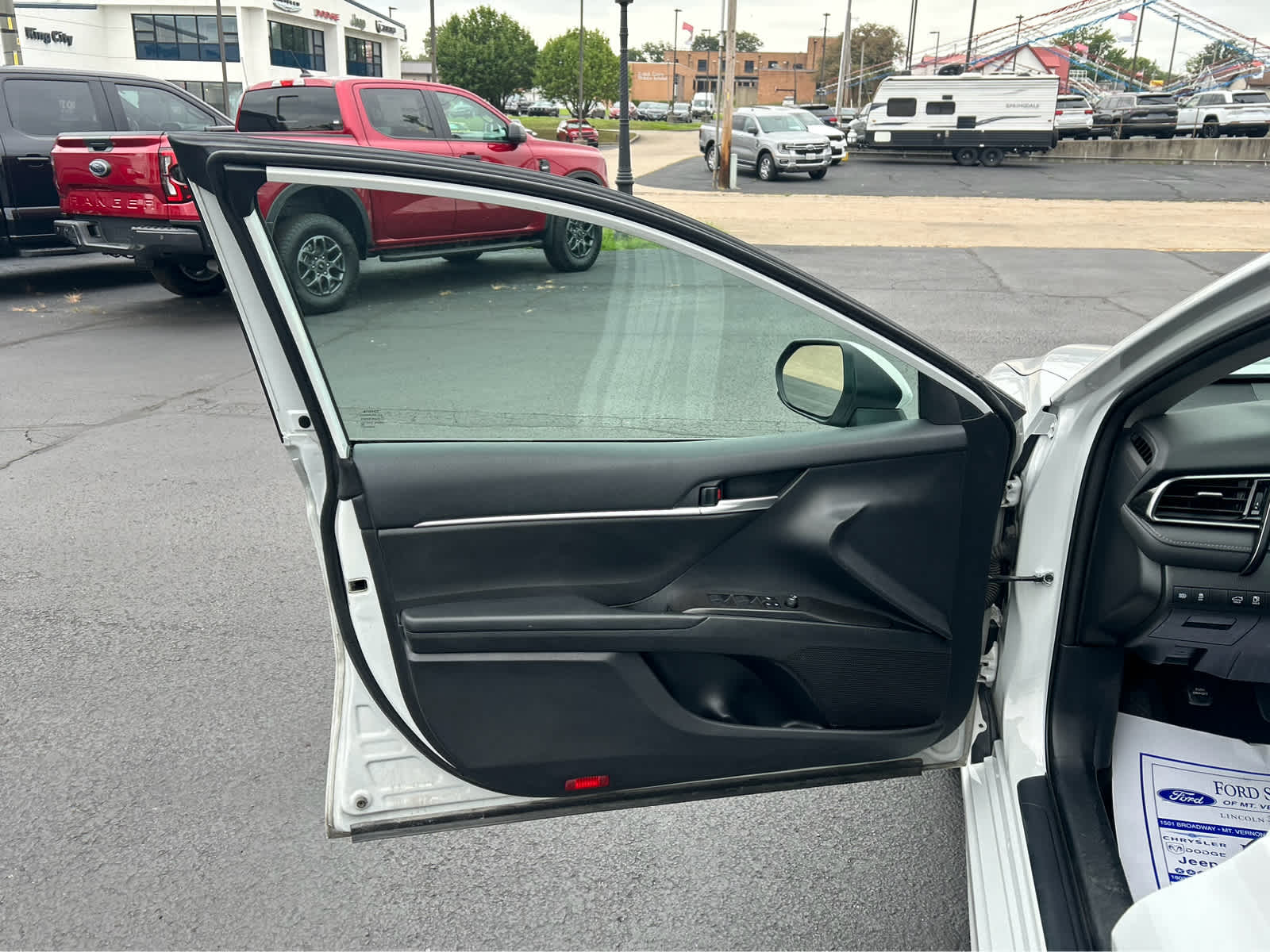 2023 Toyota Camry SE - Photo 13