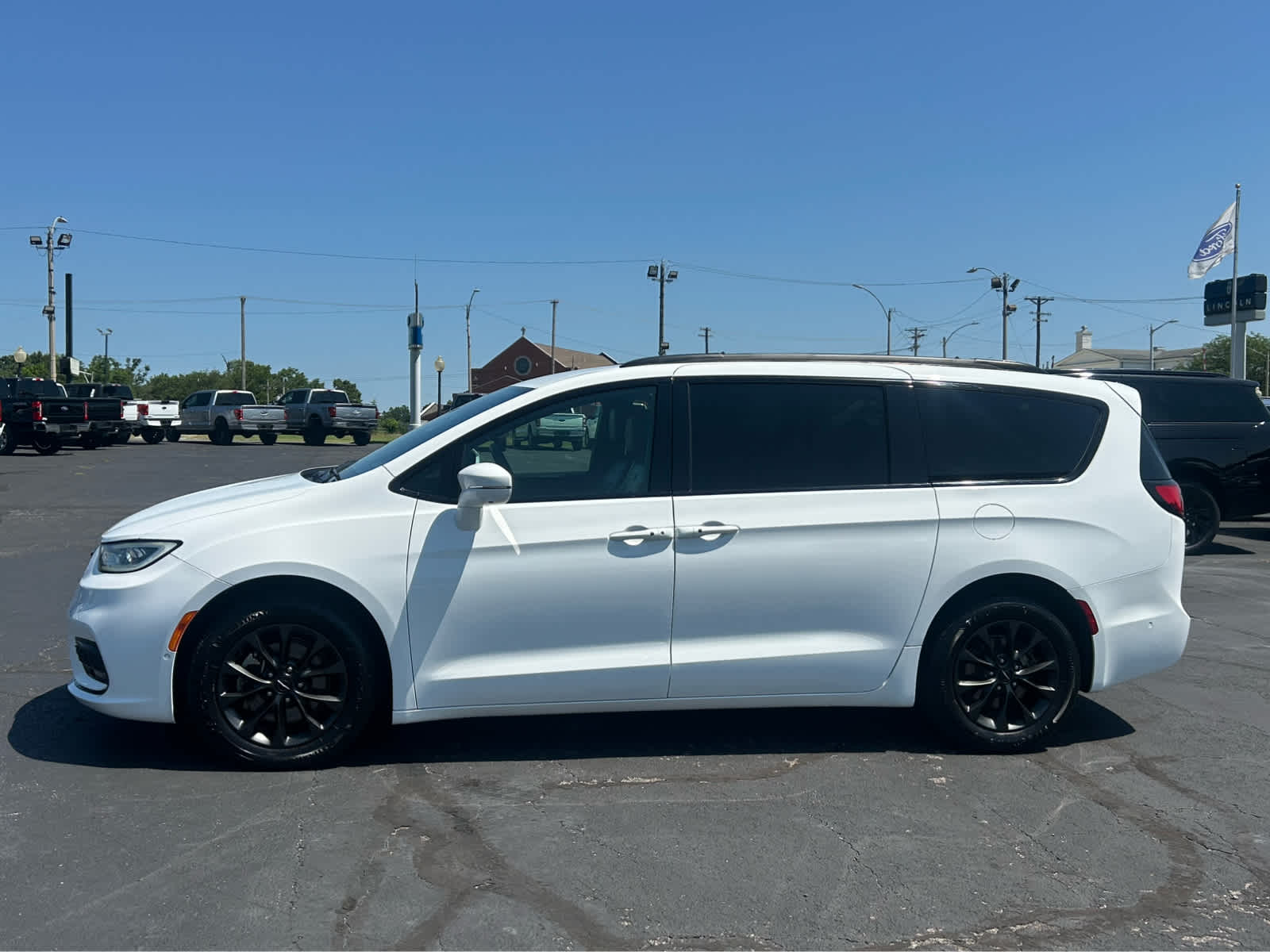 2021 Chrysler Pacifica Touring L's photo