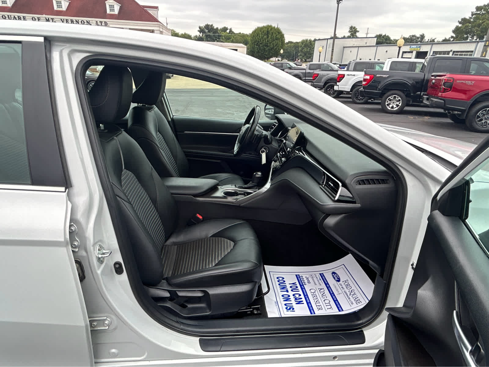 2023 Toyota Camry SE - Photo 12