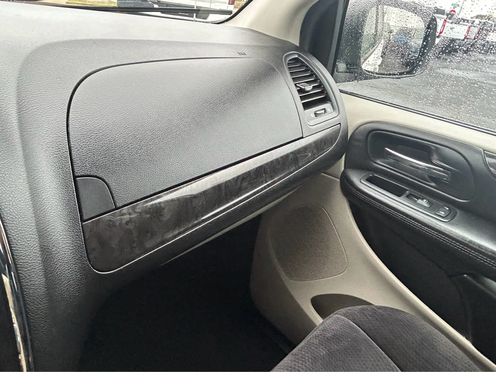 2014 Dodge Grand Caravan SXT - Photo 35