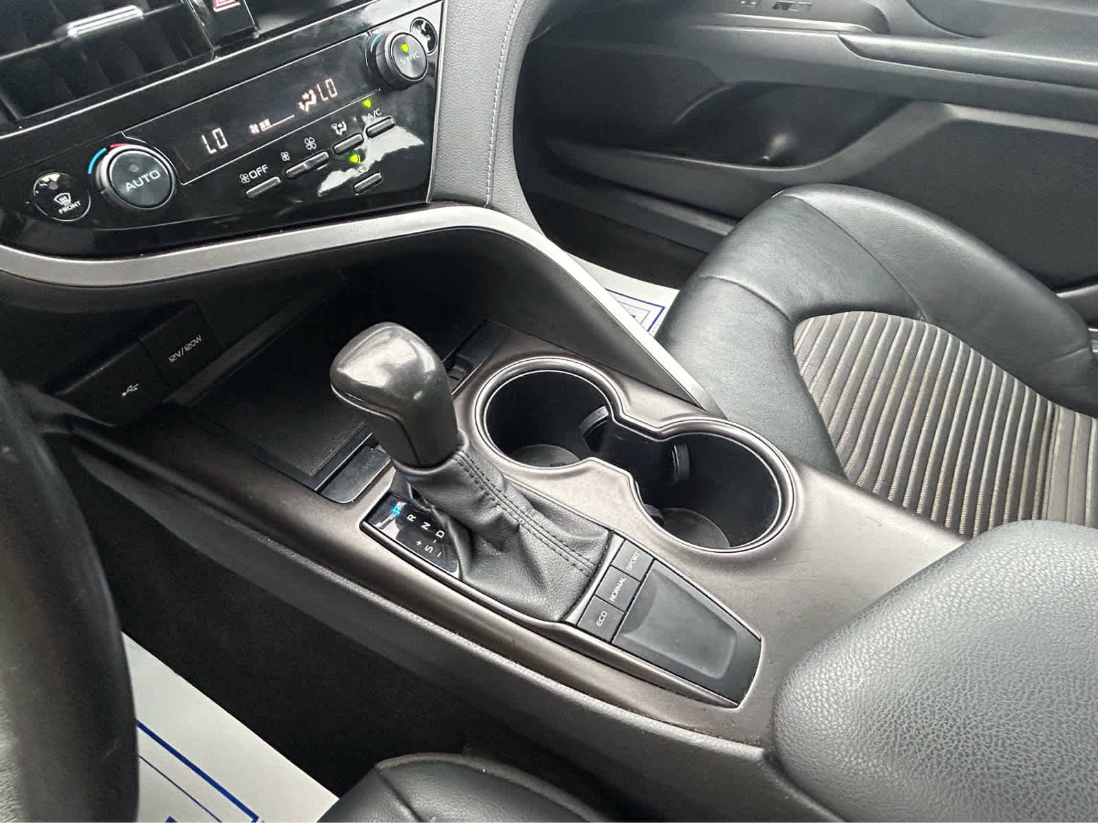 2023 Toyota Camry SE - Photo 28