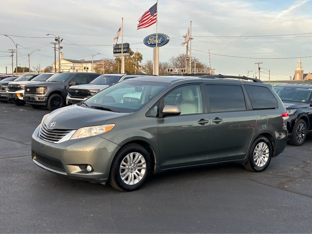 Used 2013 Toyota Sienna XLE 7-Pass Van V6 FWD