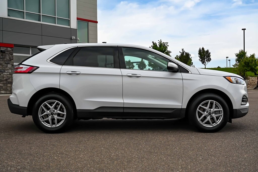 2024 Ford Edge SEL photo 2