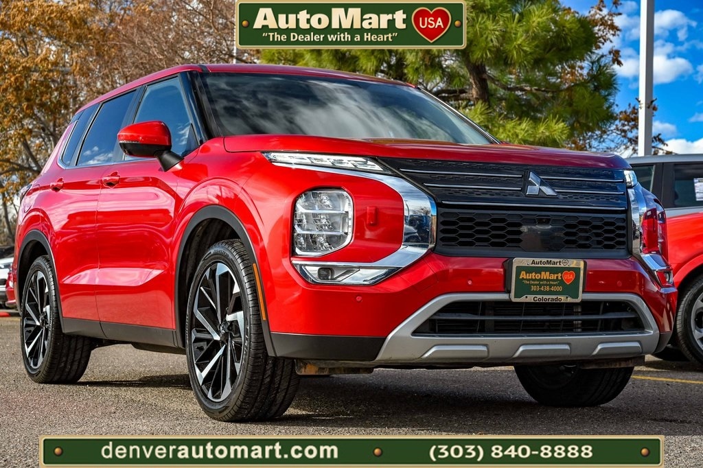 2024 Mitsubishi Outlander SE's photo