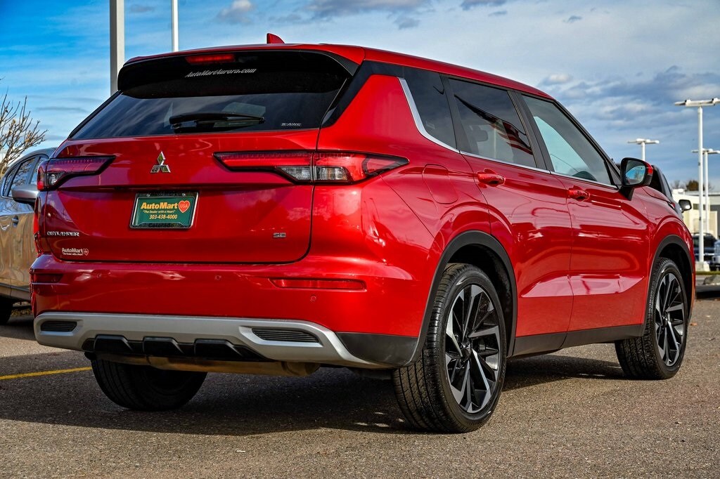 2024 Mitsubishi Outlander SE photo 4