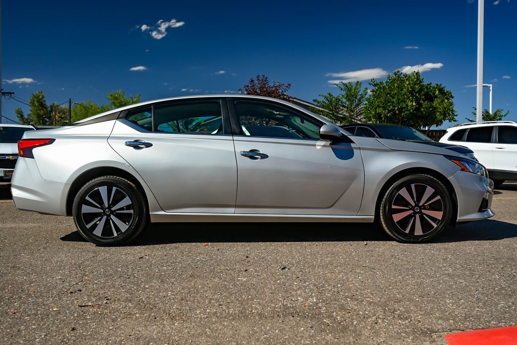 Used 2022 Nissan Altima 2.5 SV Sedan