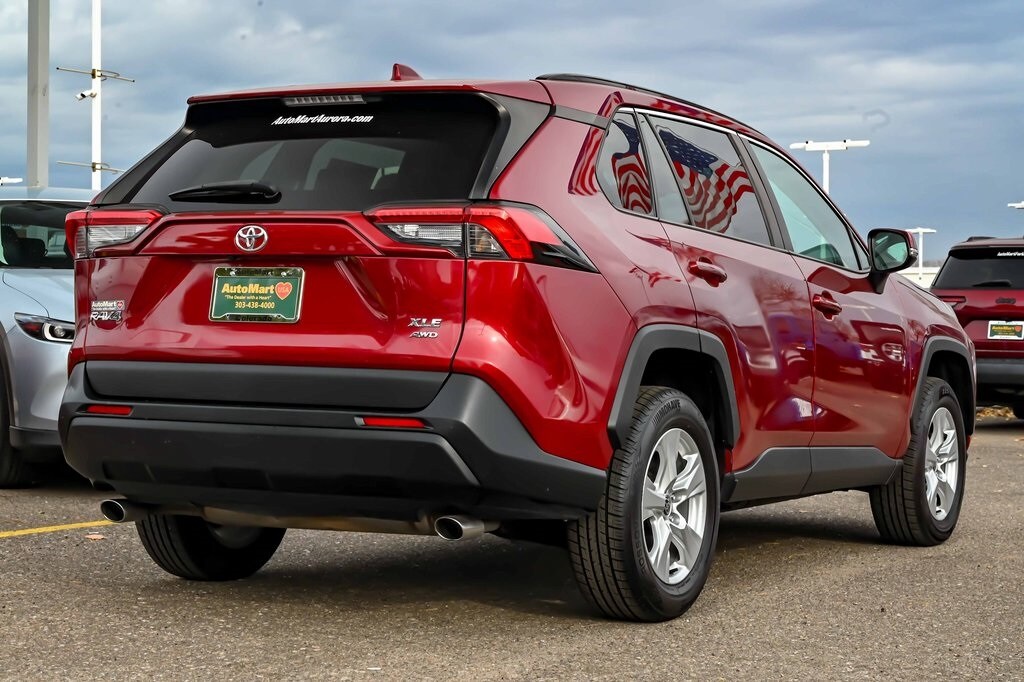2021 Toyota RAV4 XLE photo 3