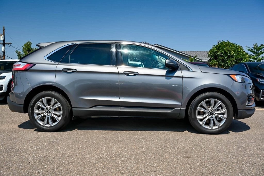 2024 Ford Edge Titanium photo 3