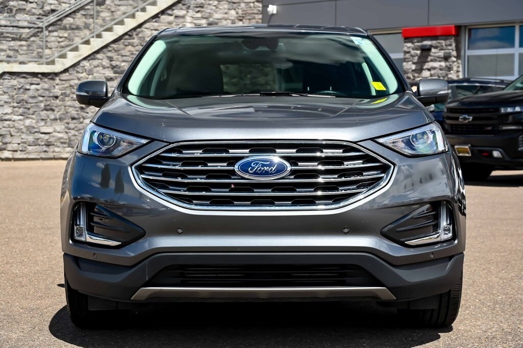 2024 Ford Edge Titanium photo 2