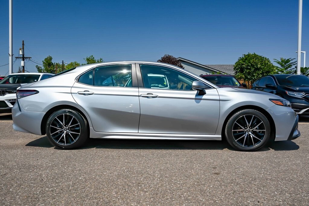 2024 Toyota Camry SE photo 3