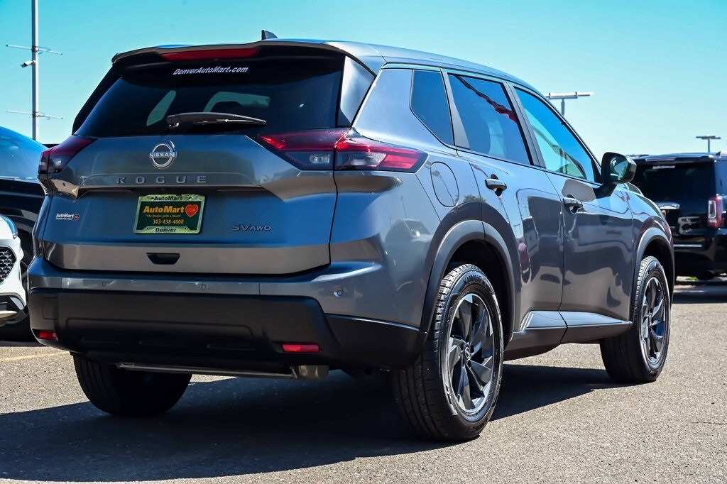 2024 Nissan Rogue SV photo 2