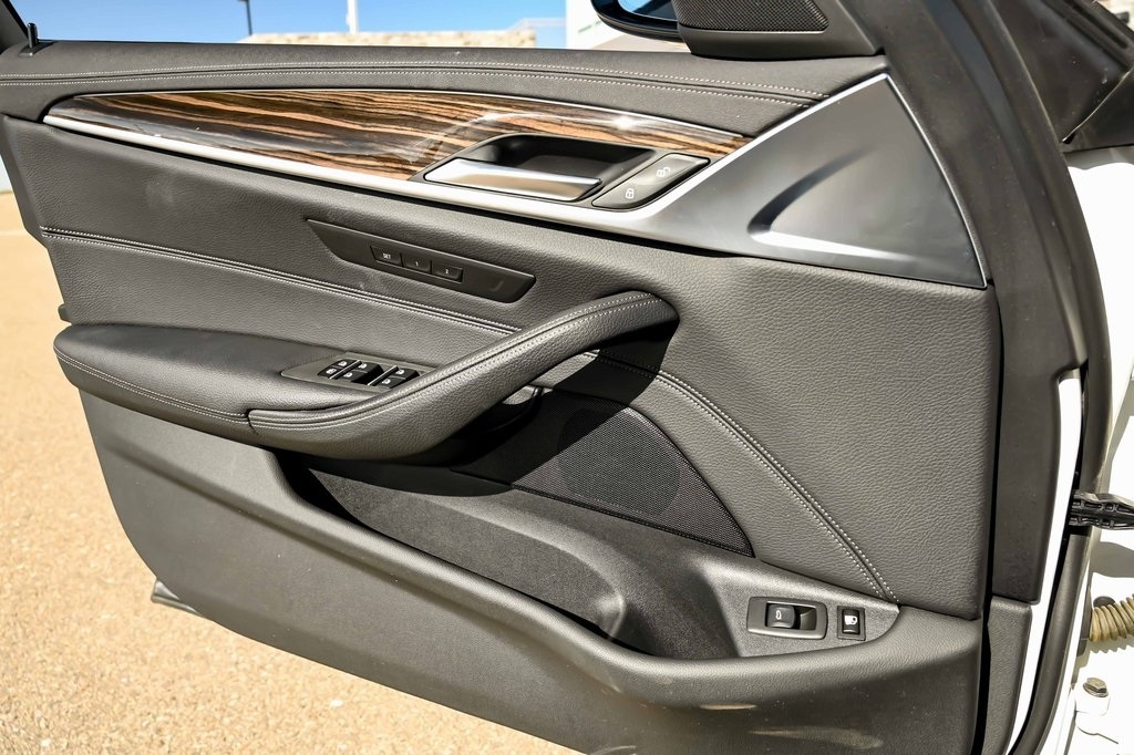 Image of 2022 BMW 530e xDrive Sedan