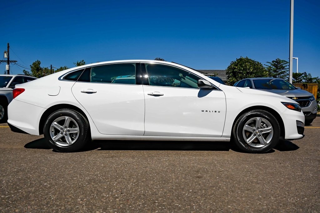 2023 Chevrolet Malibu LS photo 3