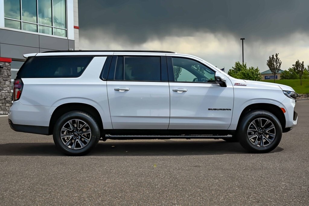 2024 Chevrolet Suburban Z71 photo 3