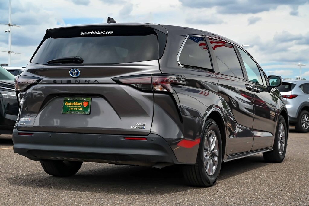 2023 Toyota Sienna XLE photo 4