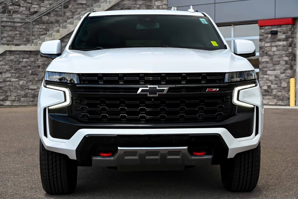 2024 Chevrolet Suburban Z71 photo 2