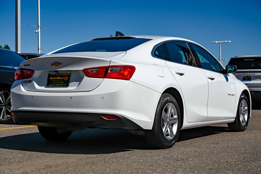2023 Chevrolet Malibu LS photo 4