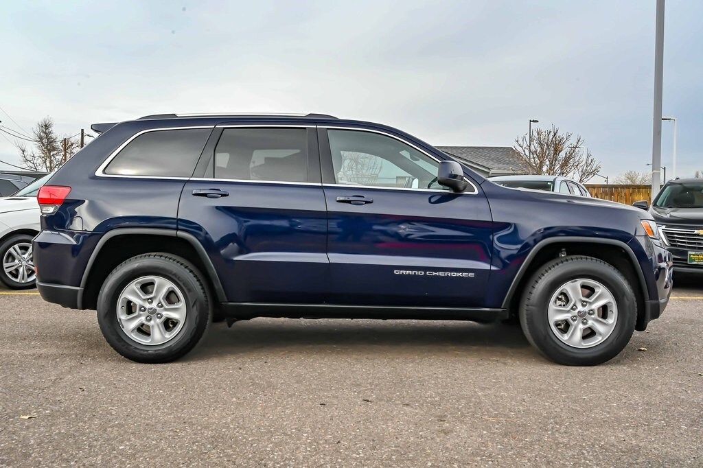 2016 Jeep Grand Cherokee Laredo photo 3