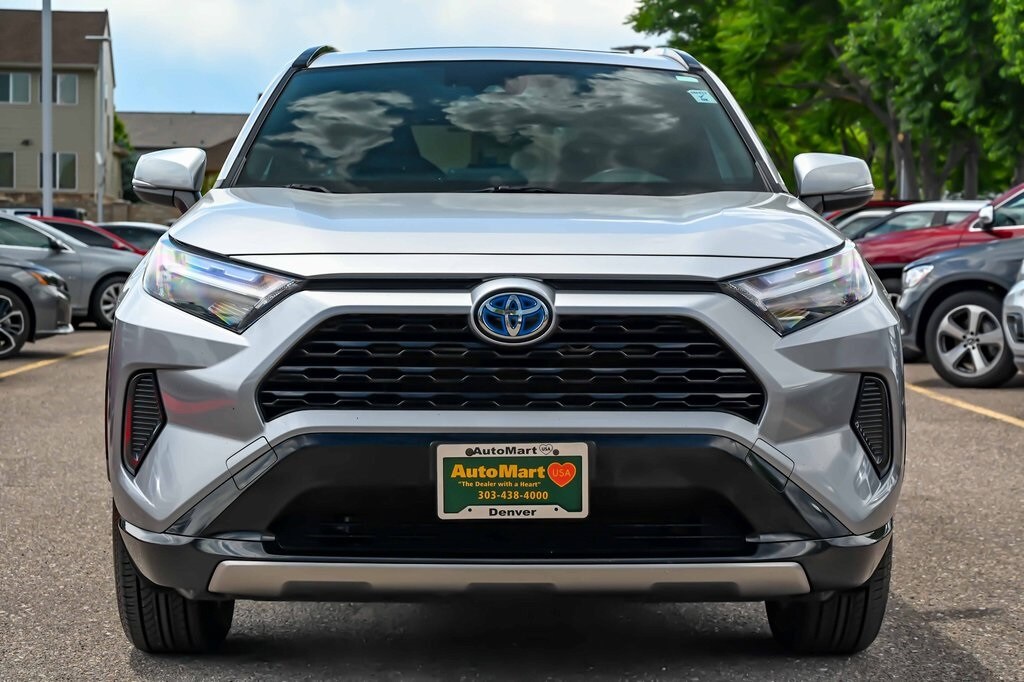 2022 Toyota RAV4 Hybrid SE photo 2