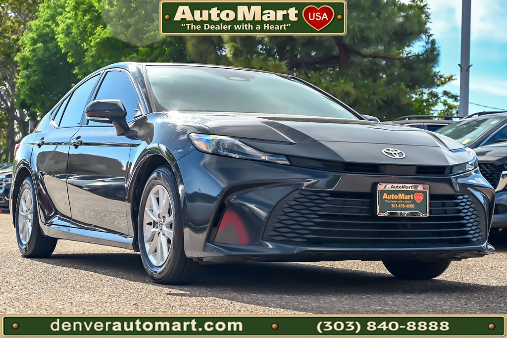 2025 Toyota Camry LE Hybrid's photo