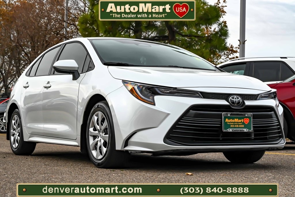 2025 Toyota Corolla LE's photo