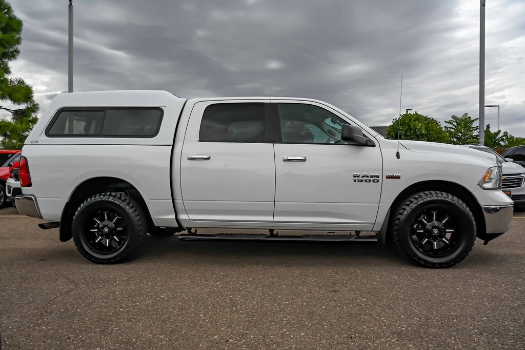 2017 Ram 1500 SLT photo 3