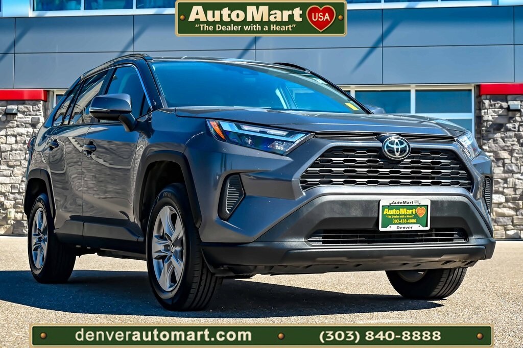 2024 Toyota RAV4 XLE's photo