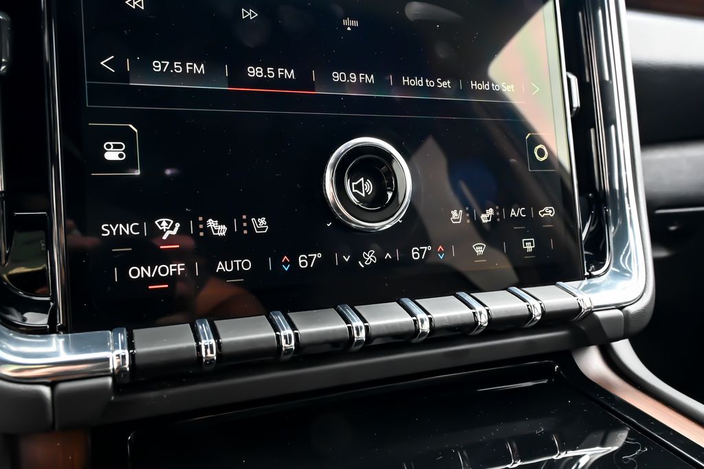 2025 GMC Yukon Denali - Photo 34